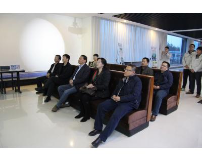 自治區(qū)科技廳田副廳長(zhǎng)關(guān)懷漢諾威